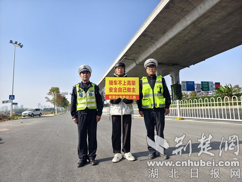 久布村交通状况持续改善，村民出行更加便捷的新闻标题标题，久布村交通状况持续改善，村民出行更便捷，交通新闻更新报道